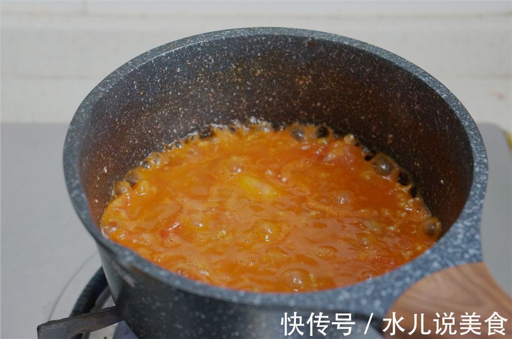 番茄新吃法,搭配肉末熬成酱,鲜美又健康