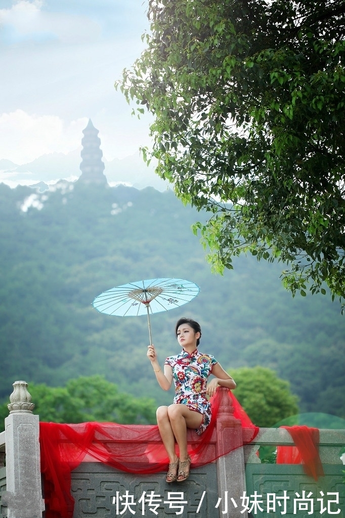 有着江南民族特色的旗袍美女!