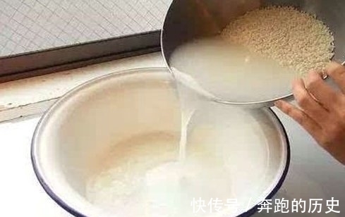 美白针|别用美白针美白肌肤,每天用不起眼小物抹脸,七天皮肤白出一个色