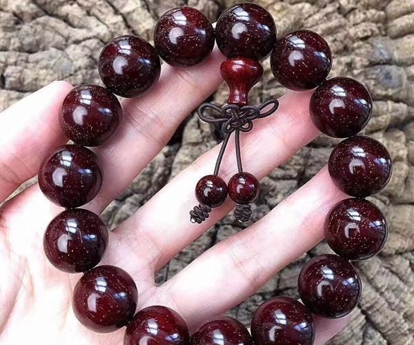 紫檀|如何挑选紫檀手串来看小叶紫檀手串的分级标准