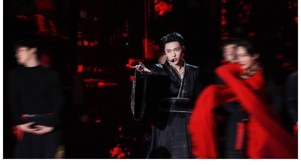 这就是街舞|《这就是街舞》实习生引两家大战,自称是粉丝,王一博又成背锅侠