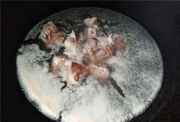 炖肉出的白沫,是营养还是脏东西切记这一步,猪肉鲜嫩无腥味