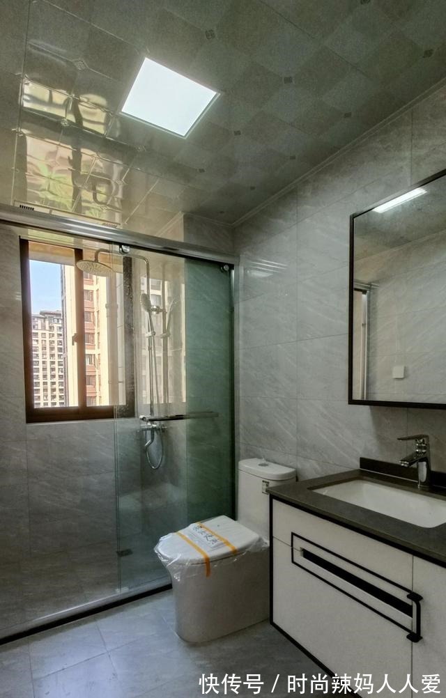 玄关|129平三居室设计,现代轻奢风格鉴赏!