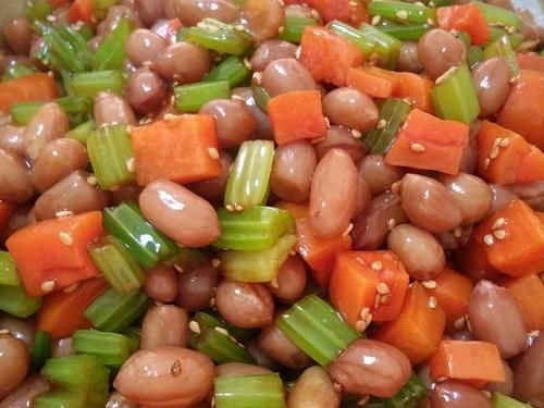 咸香|水煮花生米怎么做?教你一个秘制配方,个个咸香美味,越嚼越想吃