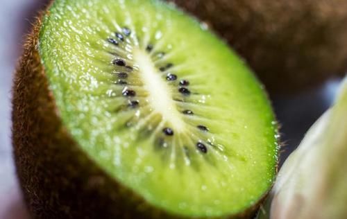 多巴胺|常喝牛奶可以养甲状腺?提醒:保护甲状腺,2物或可多吃