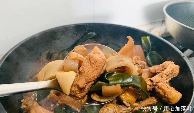 卤一锅卤味,有猪皮猪肉鸡腿骨还有海带结,这味十足又不腻