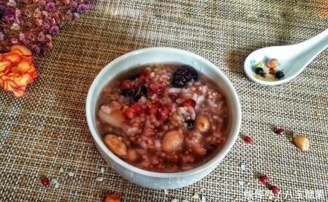 素包子|100岁夫妻的长寿秘诀坚持“5餐1蛋4动”,最爱喝一种“长寿汤”