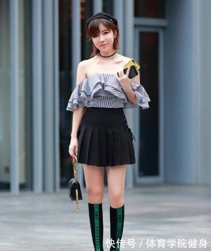 百褶裙 一字肩皱褶衫搭配黑色短裙,气质迷人,时髦又洋气!