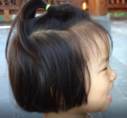 头发|妈妈给女儿扎的发辫每天不重样,让爸爸带一天,头发却变样了