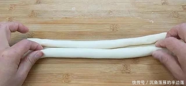 这个“饼”3天不吃就想的慌，金黄酥脆，又香又解馋，做法超简单