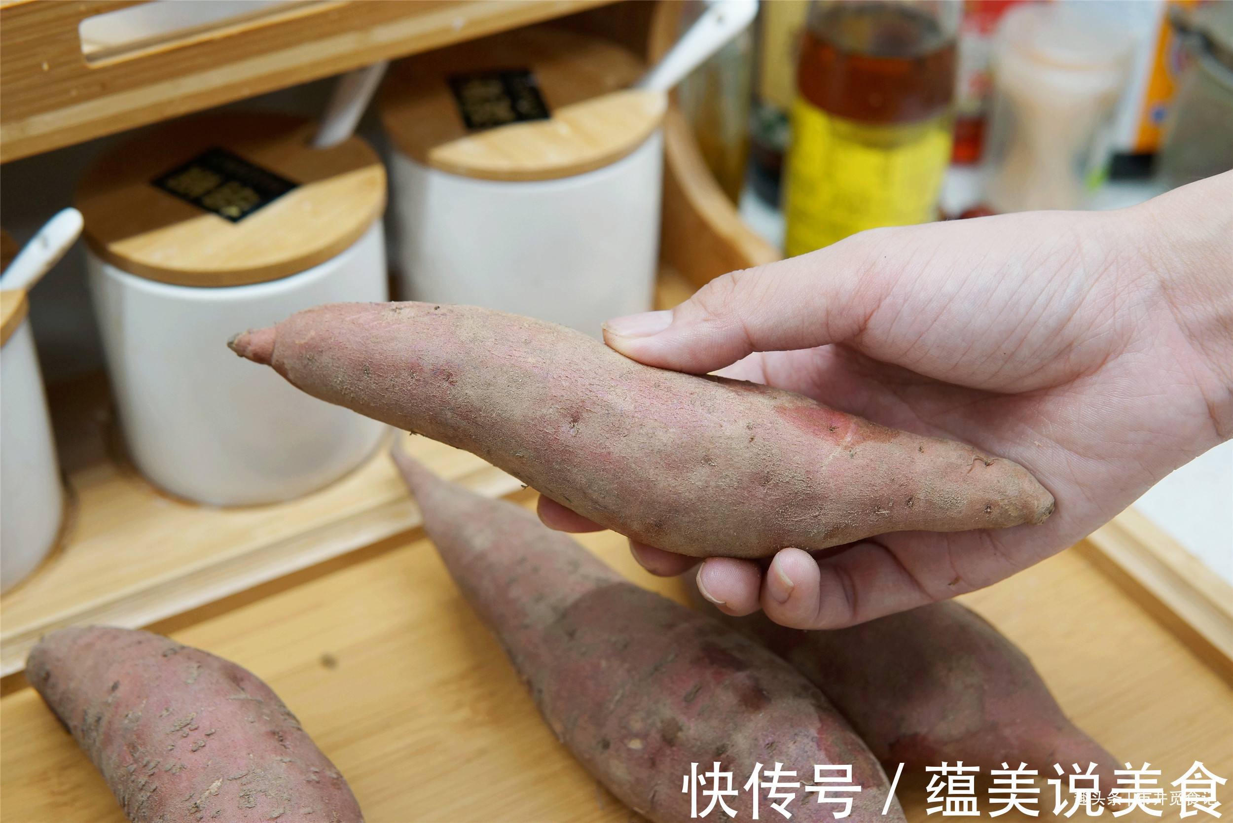 在家烤红薯，扔电饭锅里就搞定，香甜流蜜，简单实用，不用买了