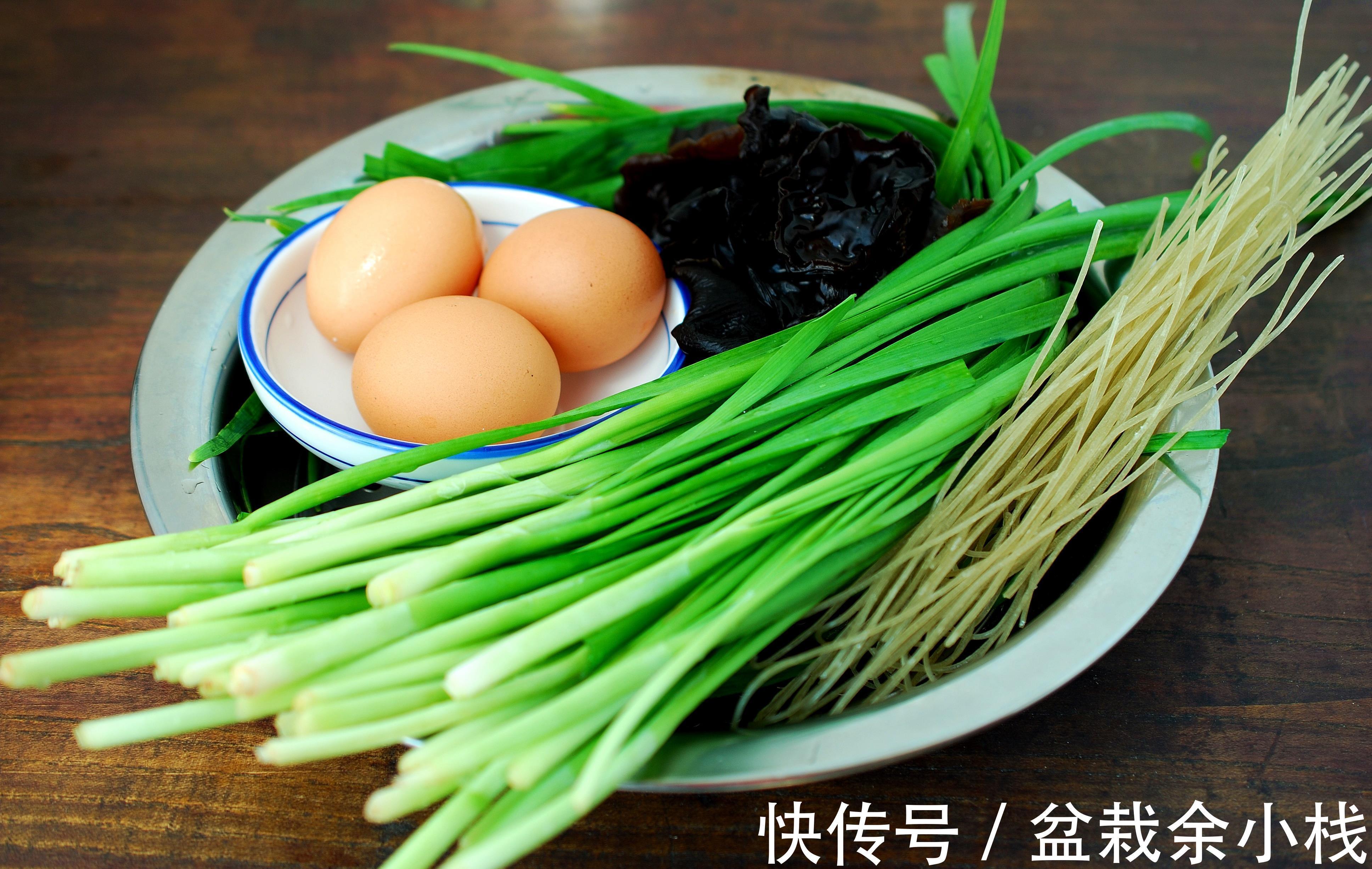 韭菜|这是婆婆烙的韭菜盒子，放了3天了还这么软，皮薄馅大，真香！