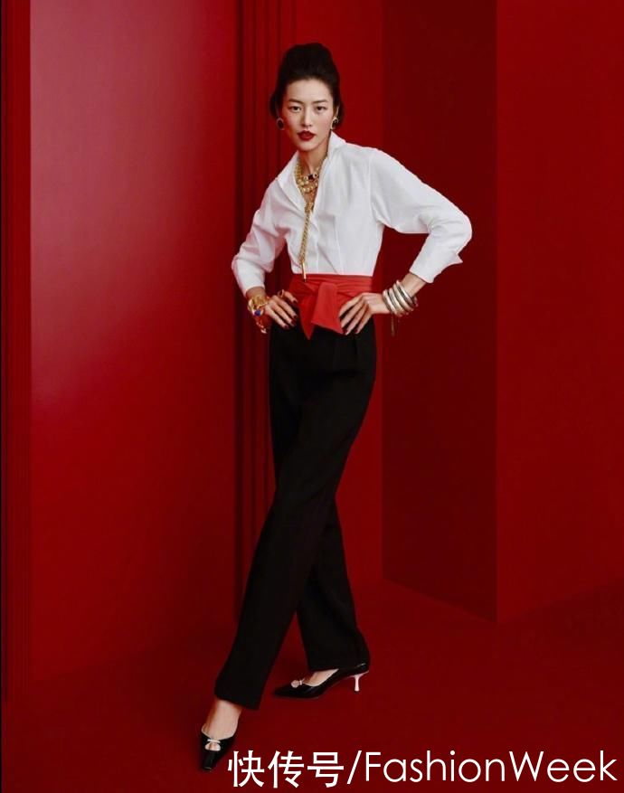 刘雯新年拍杂志双封面，经典红黑配色造型，飒爽与性感争相迸发