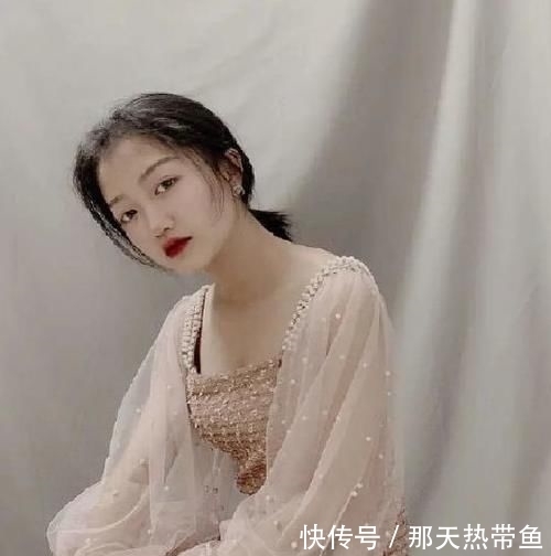  生病|《变形记》神仙妹妹梁小友：因父亲生病辍学，今成网红捞金惹争议