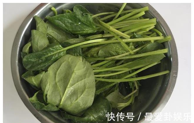 菠菜|1把菠菜，2个鸡蛋，简单烹饪，上桌口感香浓，太好吃了