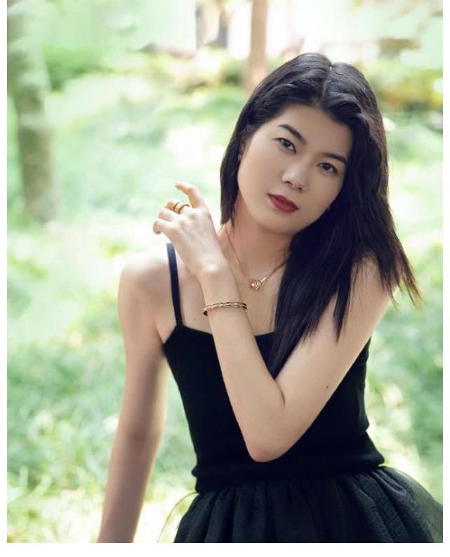 被选手|宁静回应不给杨笠拍灯，称其为脱口秀天花板，曾因太耿直被选手怼