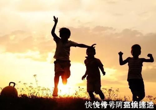 幼儿园|幼儿园毕业典礼就是“妈妈秀”,孩子:妈妈,你不漂亮,别去参加