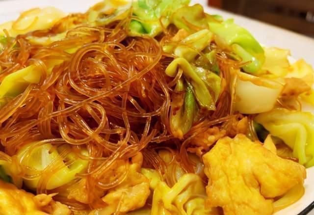 炒鸡蛋|大寒过后，要多吃包菜，叶酸含量高，炒一炒清爽可口，低脂健康