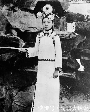 美若天仙|婉容罕见老照片:图2是结婚照,图4穿裙子美若天仙,图5穿和服