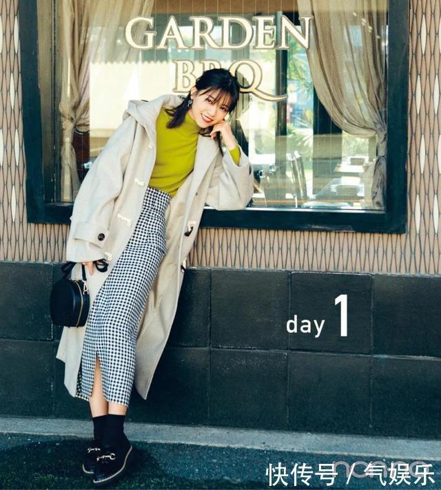 “大衣+羊绒衫”真的太高级，精致女人都爱这么穿，上身就是气质