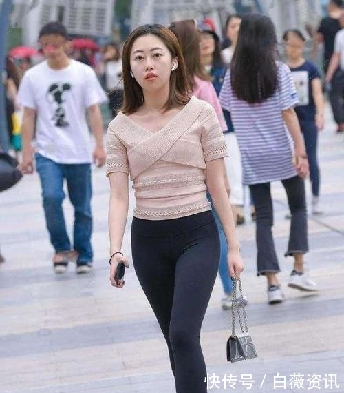 风衣 潇洒自在的瑜伽裤穿搭更加随意自在,气质女生都爱穿,时尚大气