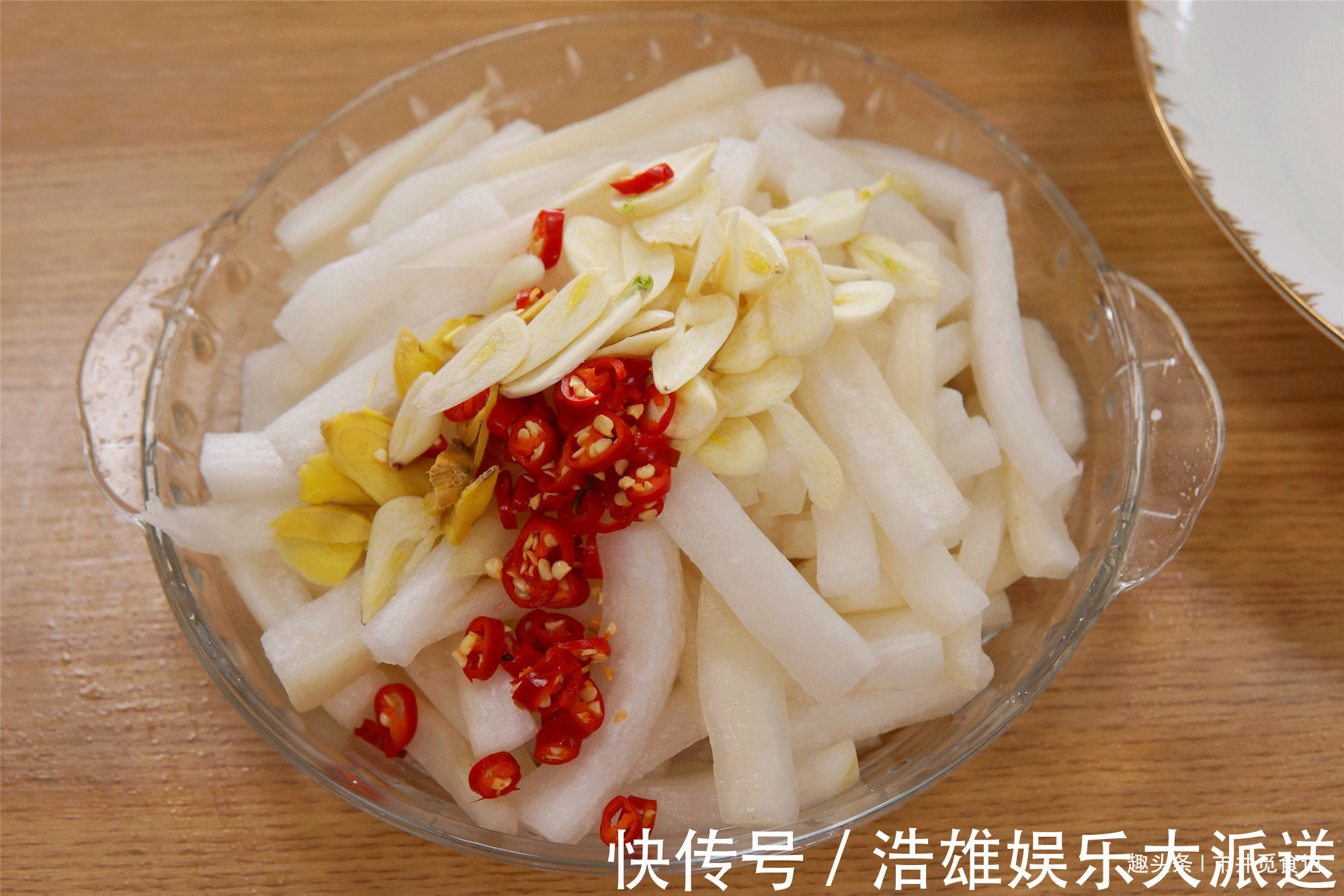 奶奶用了几十年的腌萝卜配方，酸辣开胃，喝粥绝配，不比饭店的差