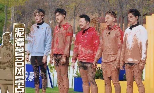 嘉宾 《跑男》泥潭游戏:baby2次被袭击正脸,宋雨琦满嘴都是泥