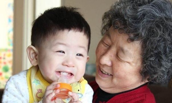 宝妈|孩子跟着姥姥长大,会有三种好处,第一种很多家庭都会遇到