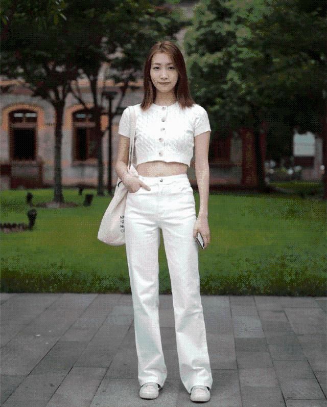 紧身裤|“小白裤”怎么穿不普通？学会这几个搭配思路