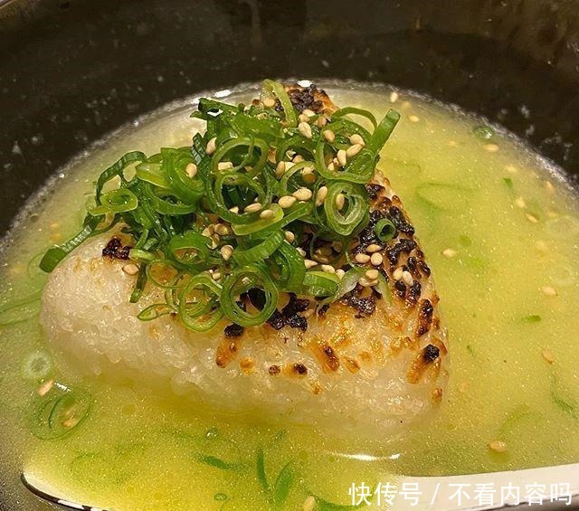 日本喜爱的治愈系美食，是一碗热气腾腾的茶泡饭