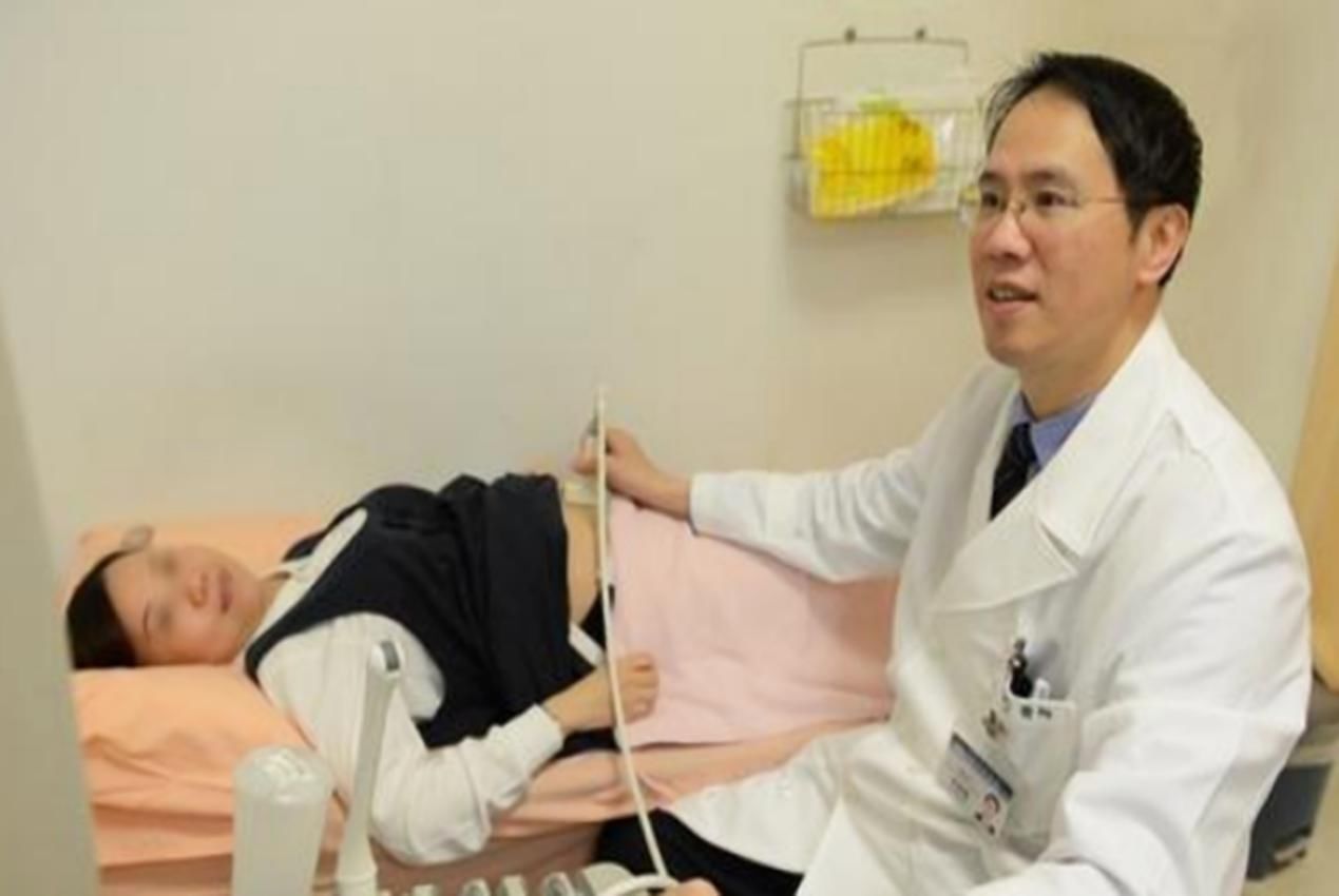 侧切|顺产也可能“挨一刀”,自然撕裂和人为侧切,孕妈更愿意接受哪个