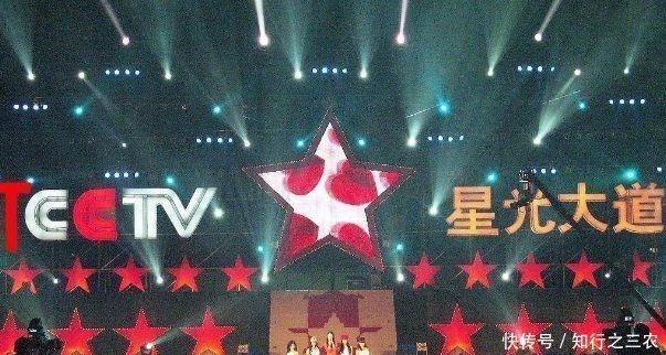 草根|“大衣哥”回《星光大道》当评委遭批,那他当评委够不够资格