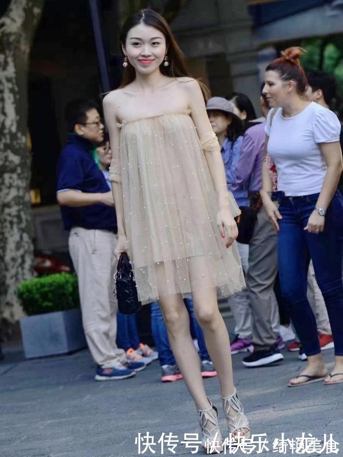 仙女气|仙女气十足的网纱裙，搭配一双银色高跟鞋，满满的小清新气