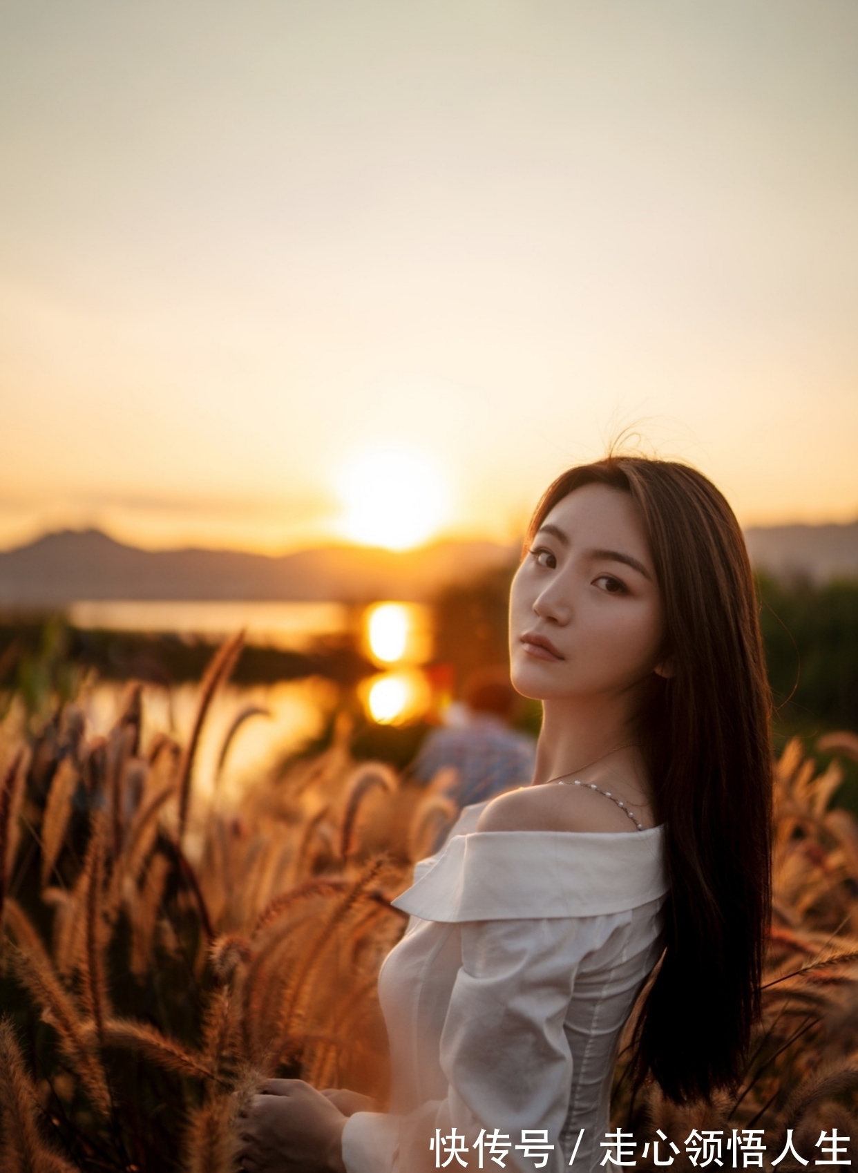 尘心&多少世间萦绕事,怎奈尘中参透。寂寂凭窗听,归叶秋声微扣