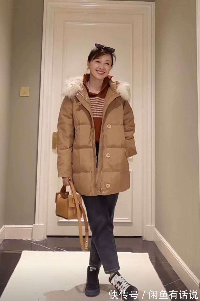 直筒 身高1米56,长相也一般,40岁阿姨却用穿搭圈粉20万,照穿就很美