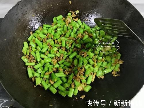 豆角|70岁老妈教我剩米饭新吃法，饭菜一锅，营养省事还健康，比炒饭香