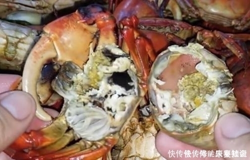 大娘挑担卖“它”,8元一只没人买,我300全包了,掰开后很惊喜