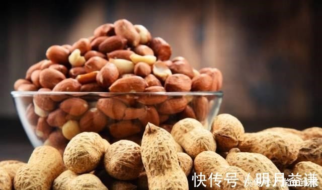 小米椒|教你“生腌花生米”技巧，比油炸还爽脆，好吃不油腻，做法也简单！