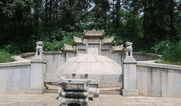 曾国藩墓被炸开,考古队看了一眼,急忙退出并施工永久封闭墓室