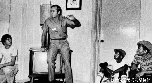 博物馆|三人去博物馆偷钻石,本想着是一场血雨腥风,结果连报警器都没响