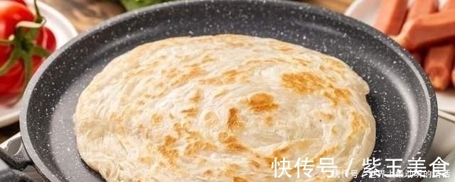 烙饼时，和面用冷水还是热水？牢记2个诀窍，饼柔软起层不干不硬
