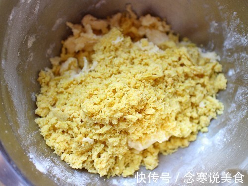 红薯最好吃的做法，做成小零食，酥酥脆脆，唇齿留香，太好吃了