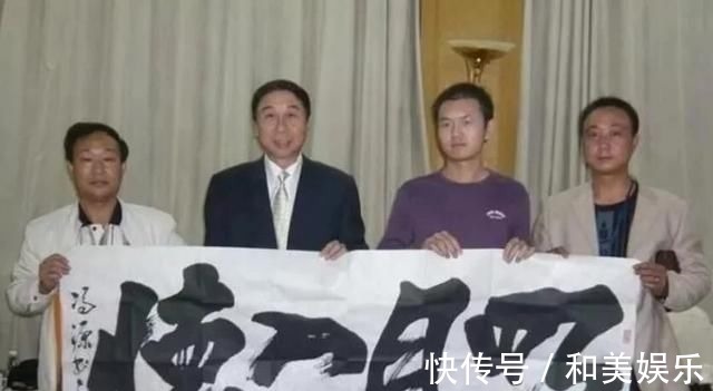 张铁林@冯巩书法得到了专家的认可,字迹洒脱,行云流水,颠覆你的审美