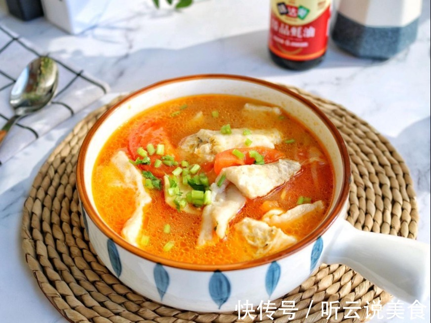 番茄鱼家常做法，鱼片滑嫩如豆腐，汤汁酸爽开胃！