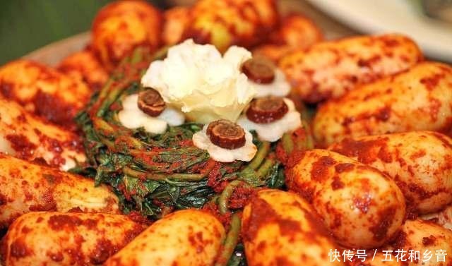 省事|冬天,遇到此菜别手软,一次买30斤,晒干腌起来,随吃随取特省事