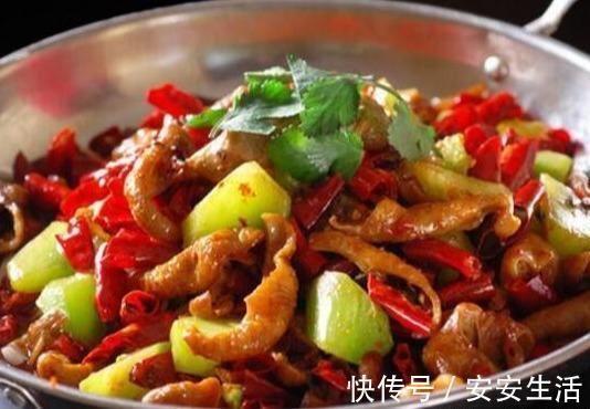 美食推荐干锅脆肠、农家小炒肉、辣炒薄片五花肉、辣椒炒豆皮
