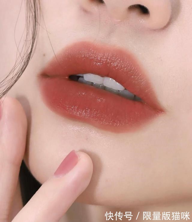 pat “品味够好”的女人,秋天都喜欢涂这5支口红,轻松显白又上档次!