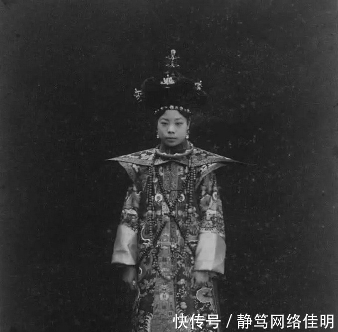 皇妃|老照片：同是皇妃，慈禧阴媚里藏着计谋，但她的笑容里透着单纯