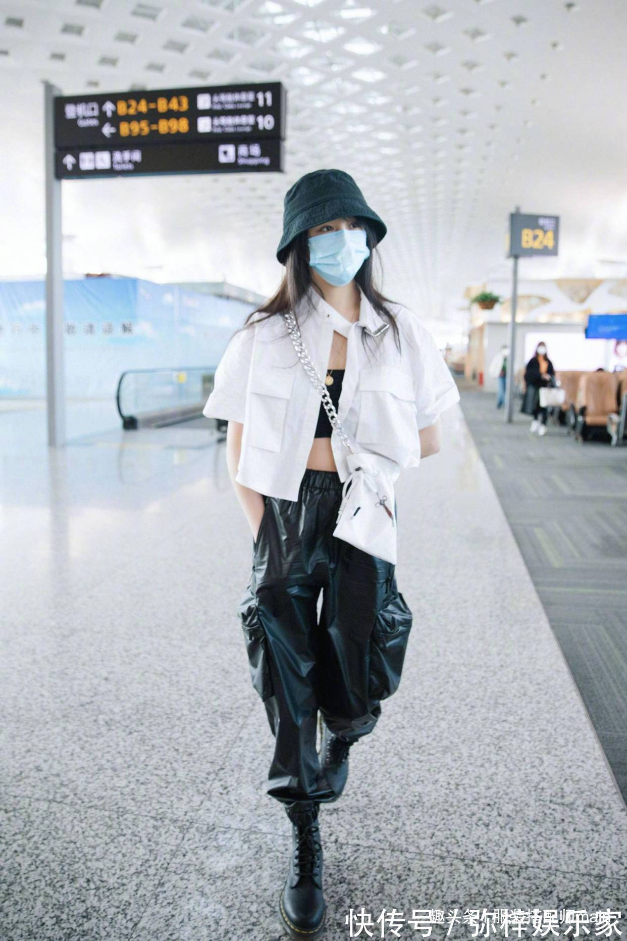 娃娃领 白衬衫+长裤原来还有这么多讲究!不同年龄段搭配出不同的味道