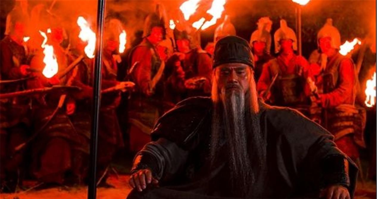 四十二斤|历代名将兵器有多重?一称重量大家哭笑不得,关羽无辜躺枪